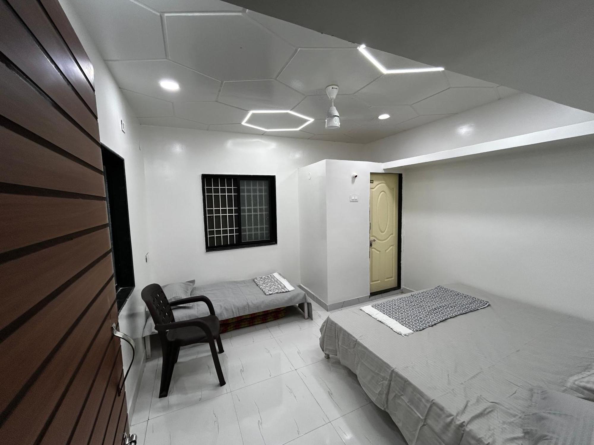 Vatavriksha Guest House,Akkalkot Akalkot エクステリア 写真